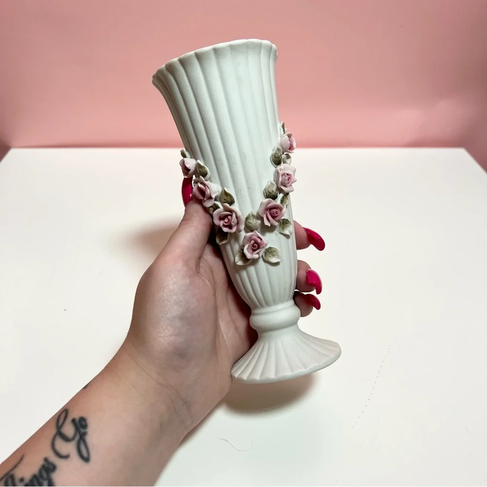 Vintage retro pastel floral rose vase - Picture 2 of 8